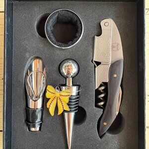 Brand New Wood Da Vinci 4-Piece Waiter's Accessory Set